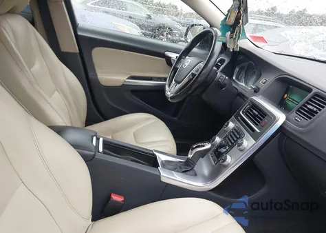 2017 Volvo V60 Cross Country T5 z USA, uszkodzony, nr VIN YV440MWK6H1035033